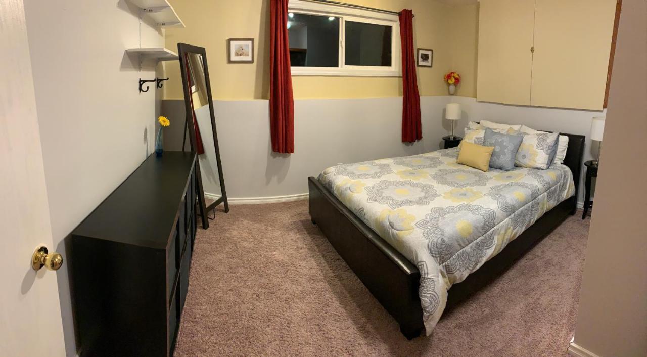 Newly Renovated Basement Suite! Летбрідж Екстер'єр фото
